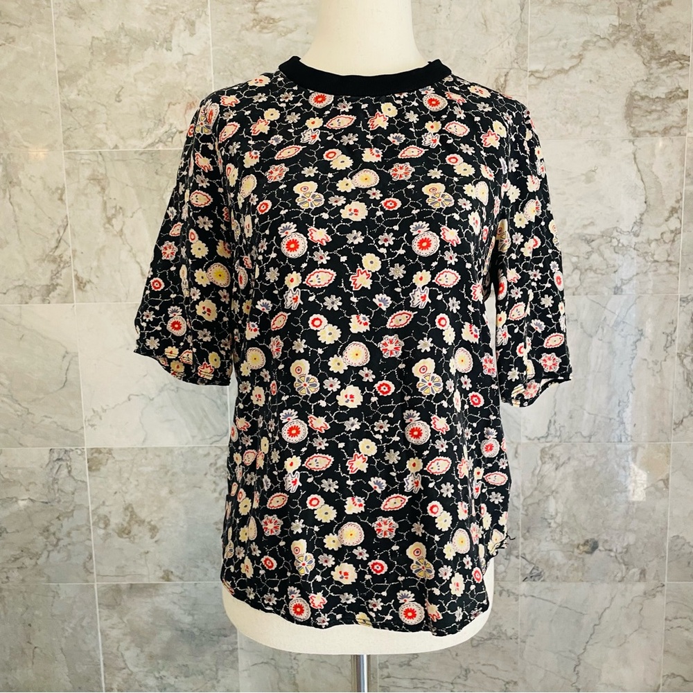 Elizabeth and James Black Floral Silk Short Sleeve Tee - Picture 2 of 7